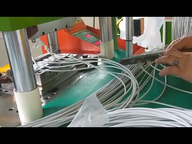 Mesin Cetak Injeksi Molding Kabel USB – Proses Produksi Efisien