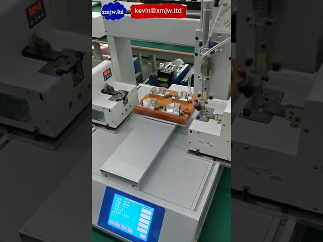 Obeng Listrik Otomatis Robotik Industri dengan Sistem Umpan Sekrup Otomatis