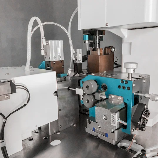 Mesin Pengupas, Krimping, dan Pemuntir Kabel Otomatis Thumb