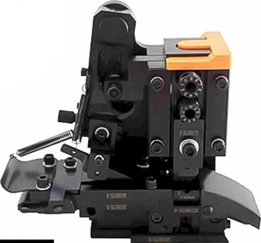 Cetakan Horizontal Presisi Tinggi OTP - Aplikator Krimping Terminal